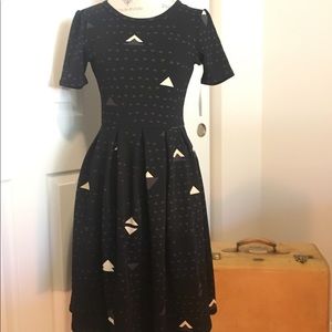 Black Geometric Amelia Small